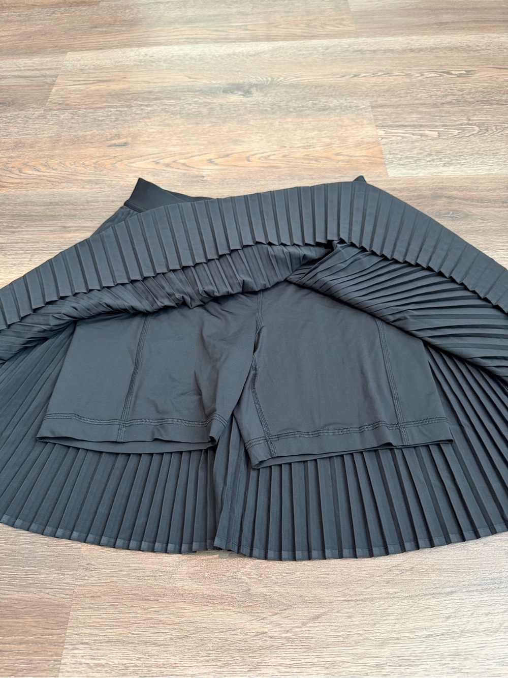 Lululemon Pleated High-Rise Knee-Length Tennis Skirt Black Size Medium - Picture 6 of 10